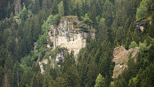 Die Burgruine Kropfenstein erkennt nur, wer weiss, wo sie ist